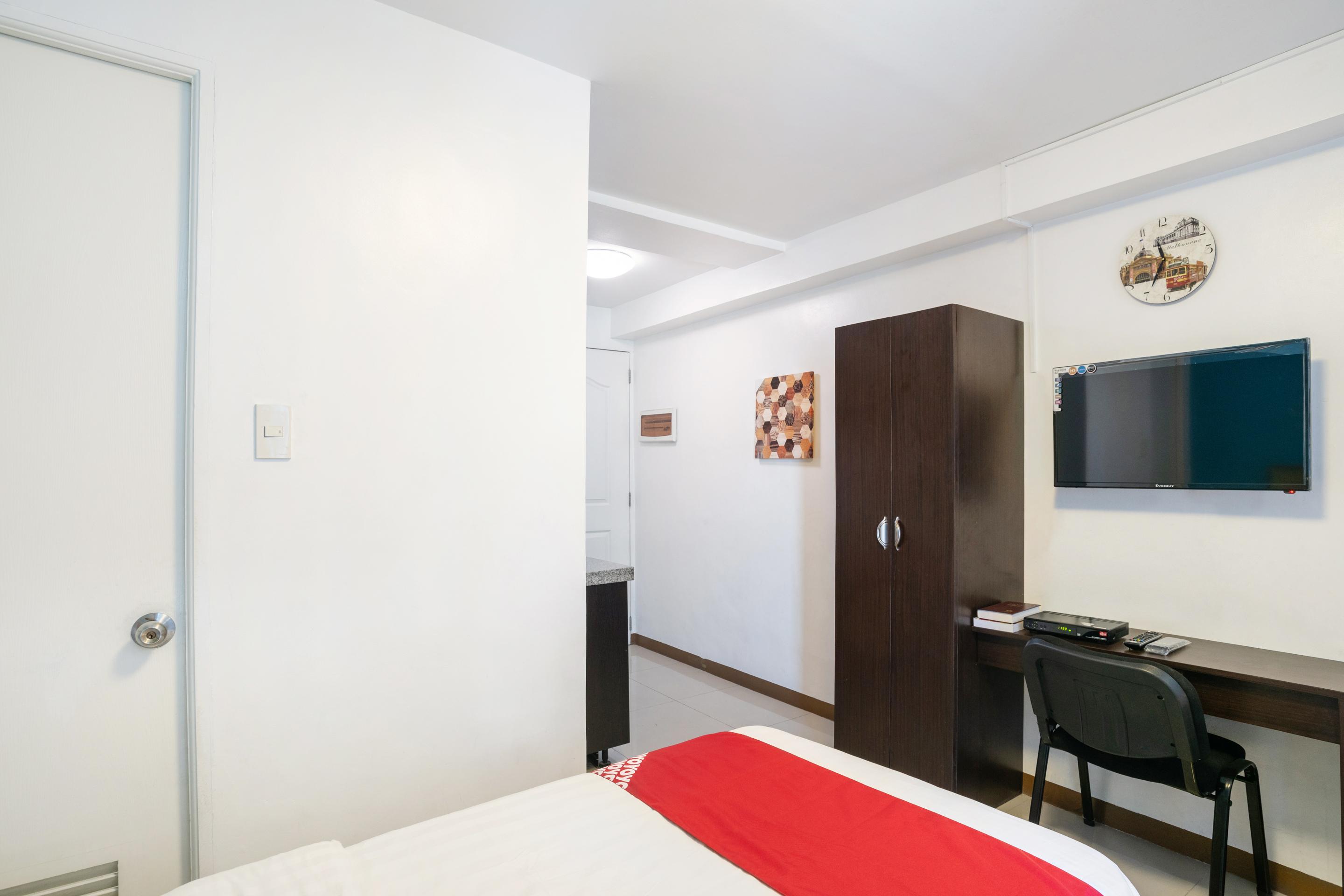 Melbourne Suites Makati City Exterior photo