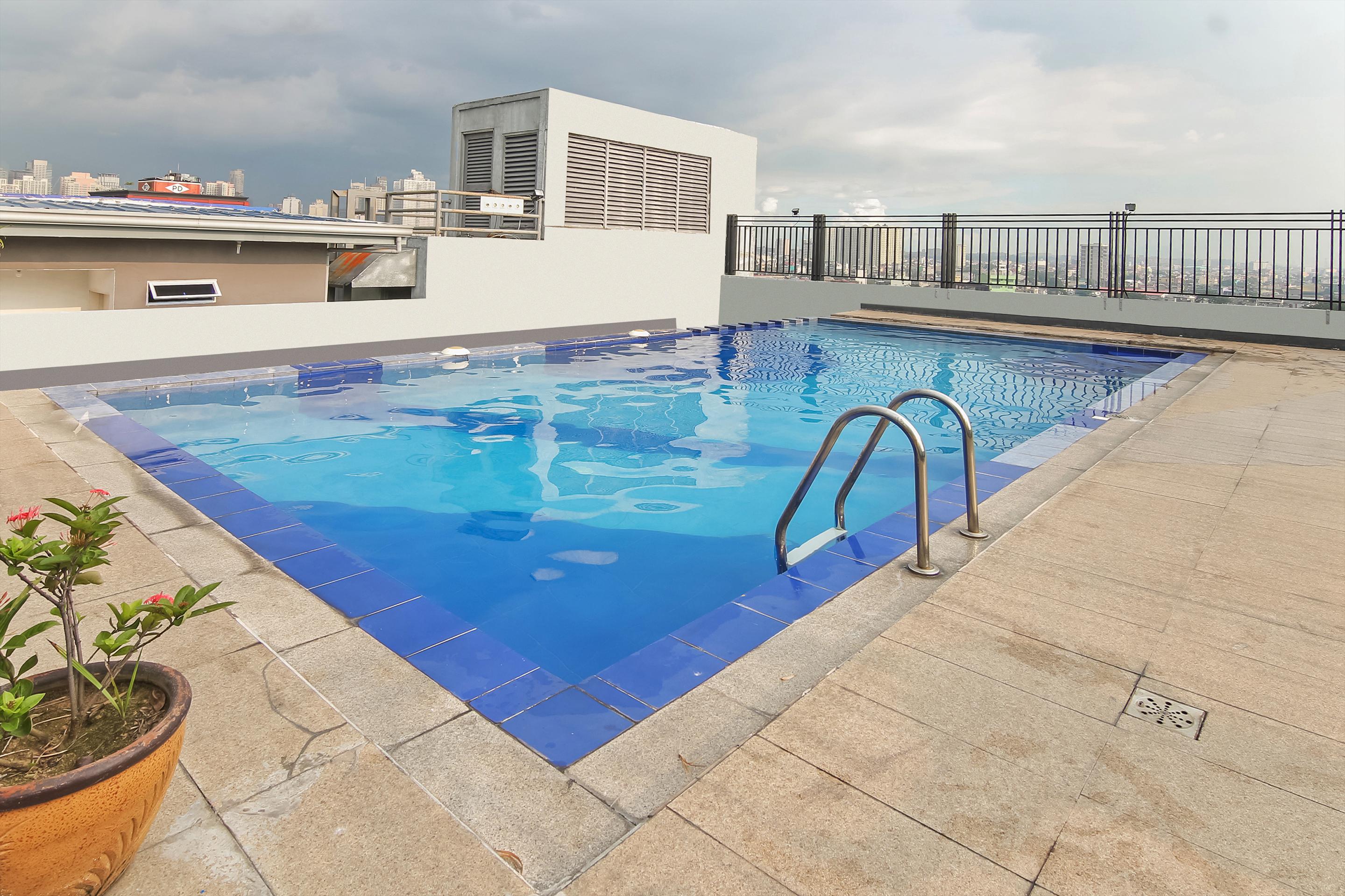 Melbourne Suites Makati City Exterior photo